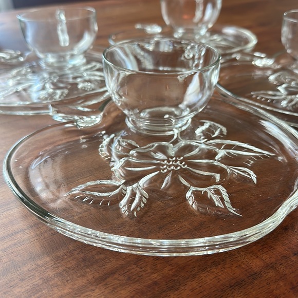 Vintage Mid Century Hazel Atlas Apple Blossom Snack Plates Beaded Cups 1950s EUC - Picture 2 of 5